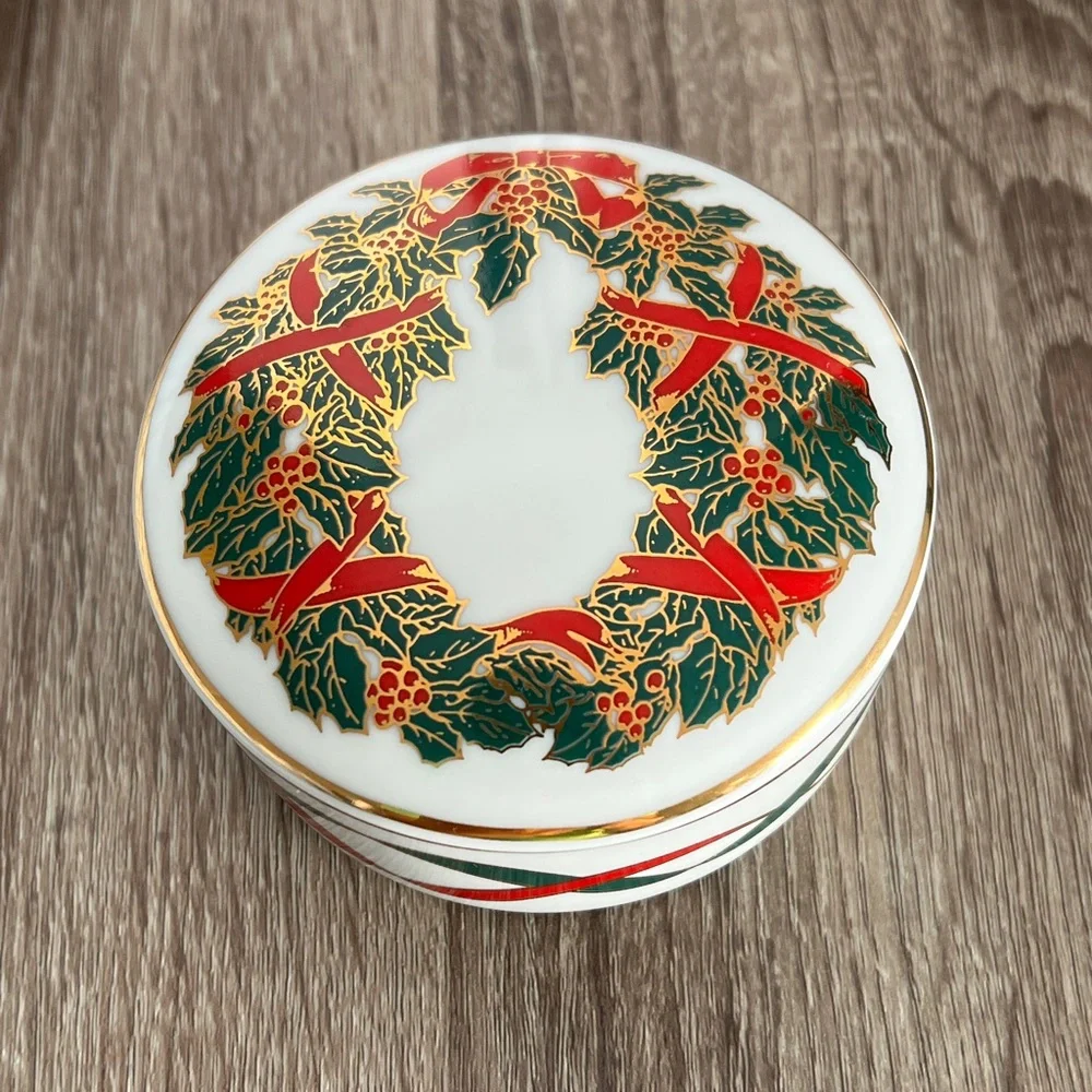 Trinket‎ box